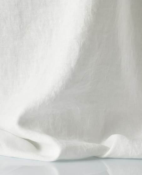 April | Col.1 Bianco