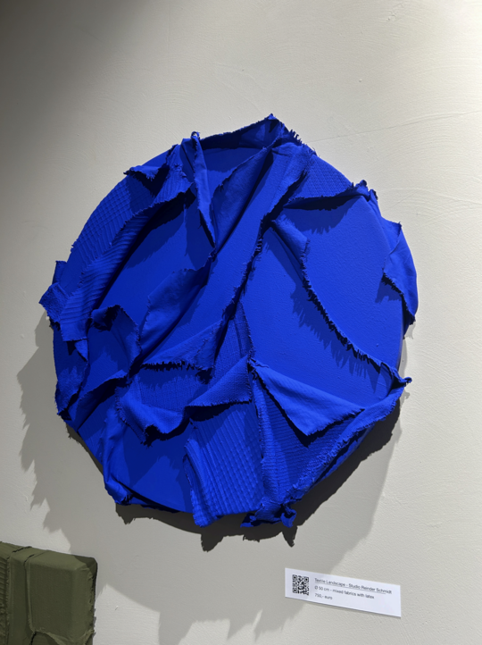 Reinder Schmidt mixed fabrics with acrylic ultramarine blue